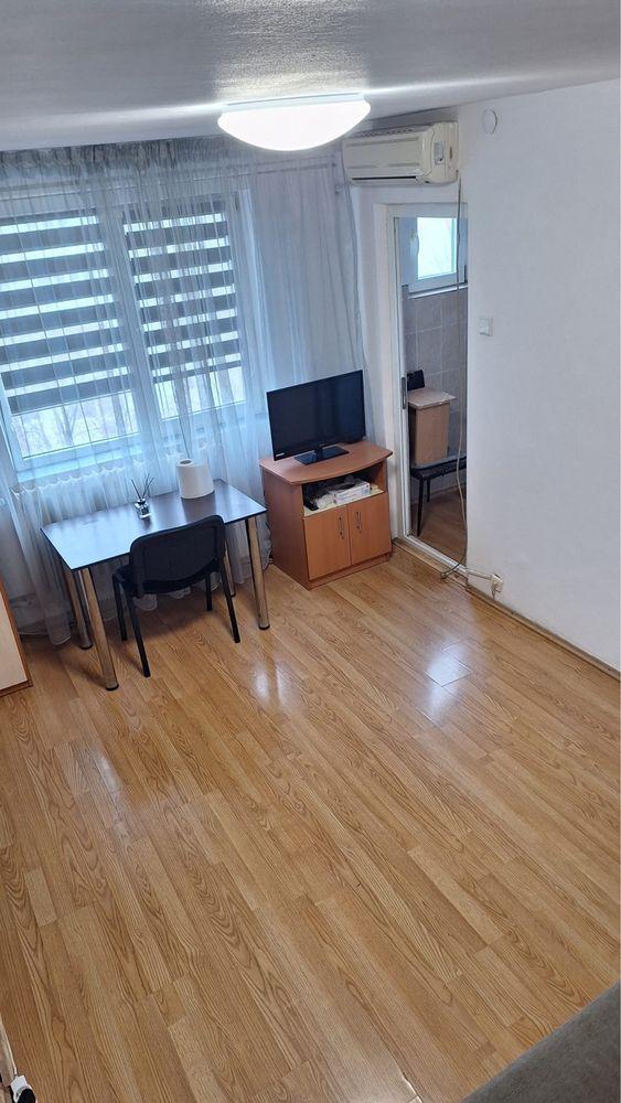 Vand apartament 2 camere semidecomandat Valea Rosie