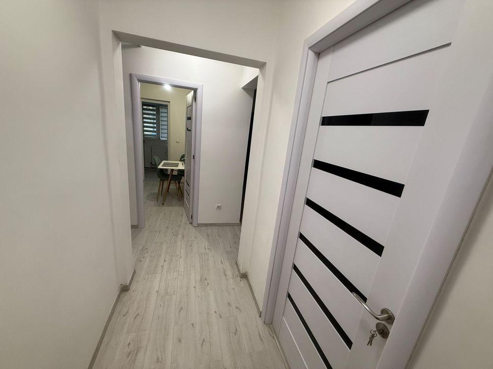 Proprietar-vând apartament cu 3 camere, 70 mp,Craiovita Noua