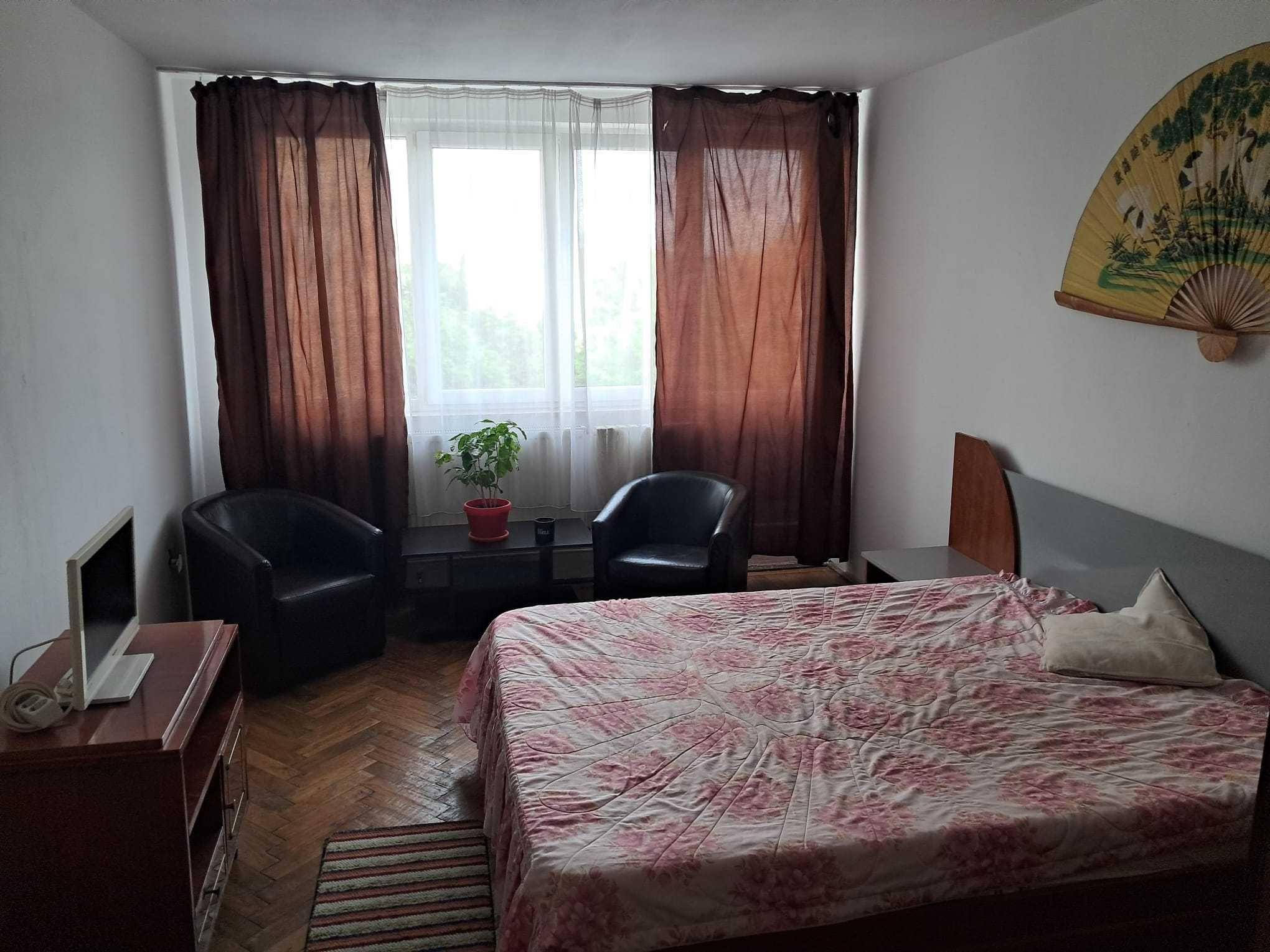 Închiriez garsonieră în zonă centrală-Rotonda