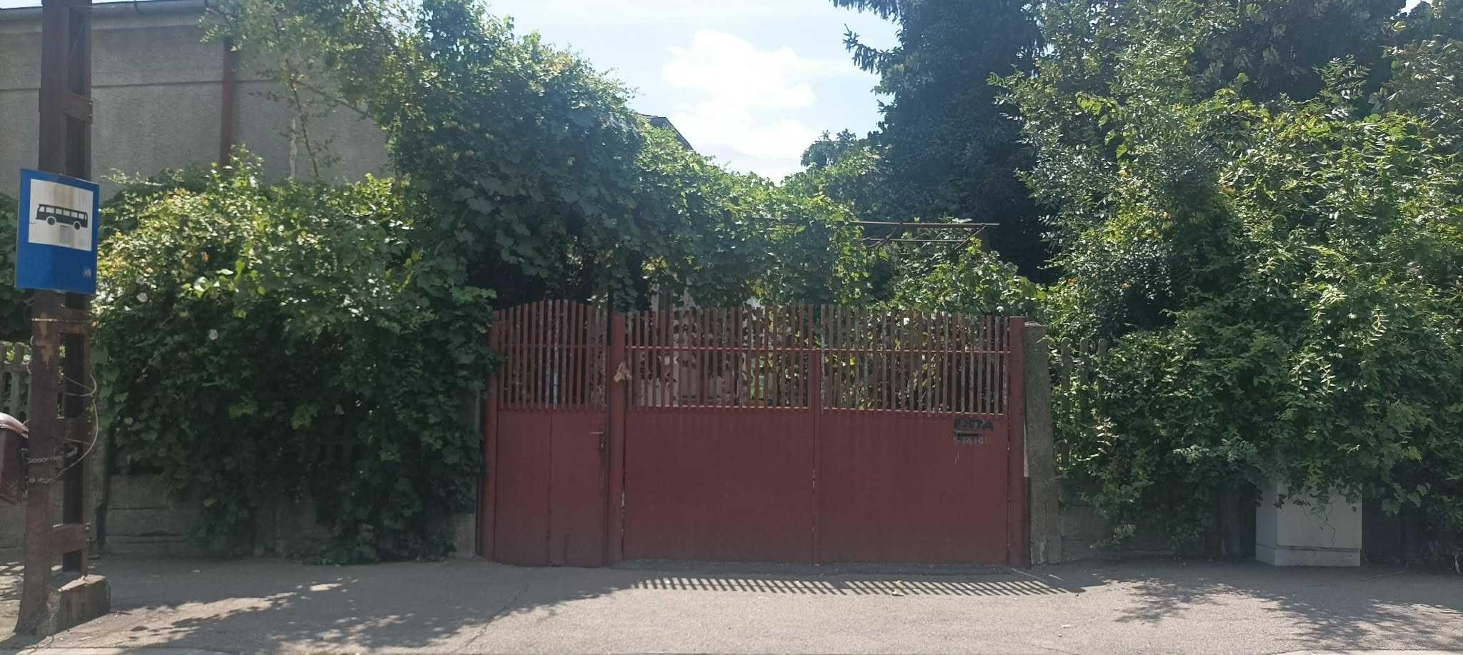 Vand 2 camere la casă, plus dependințe, curte, garaj, ultracentral, Craiova
