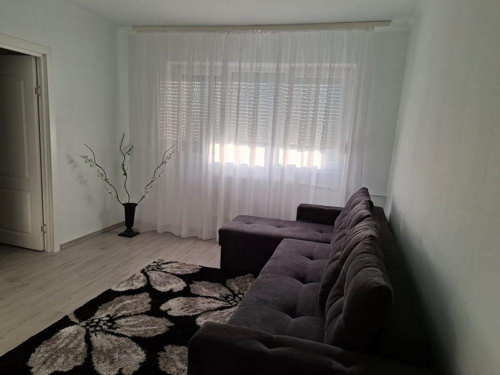 Vand apartament zona Velenta