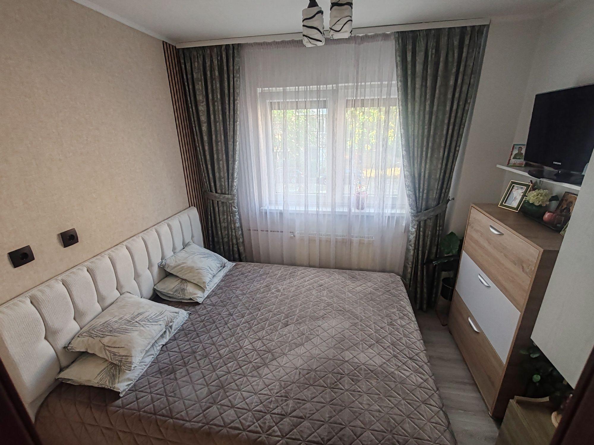 Apartament cu 2 camere, decomandat, modificat făcut cu 3 camere