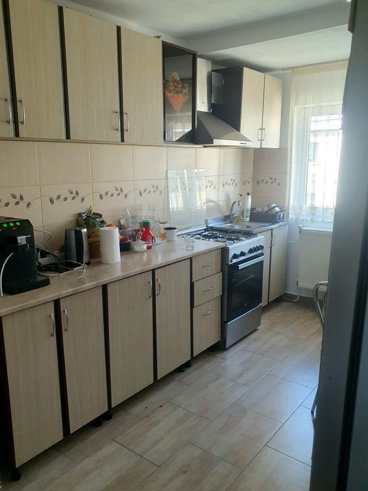 Vând/ schimb apartament 3 camere cantemir