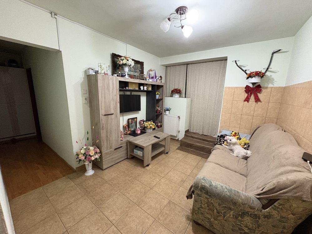 Vand apartament cu 3 camere