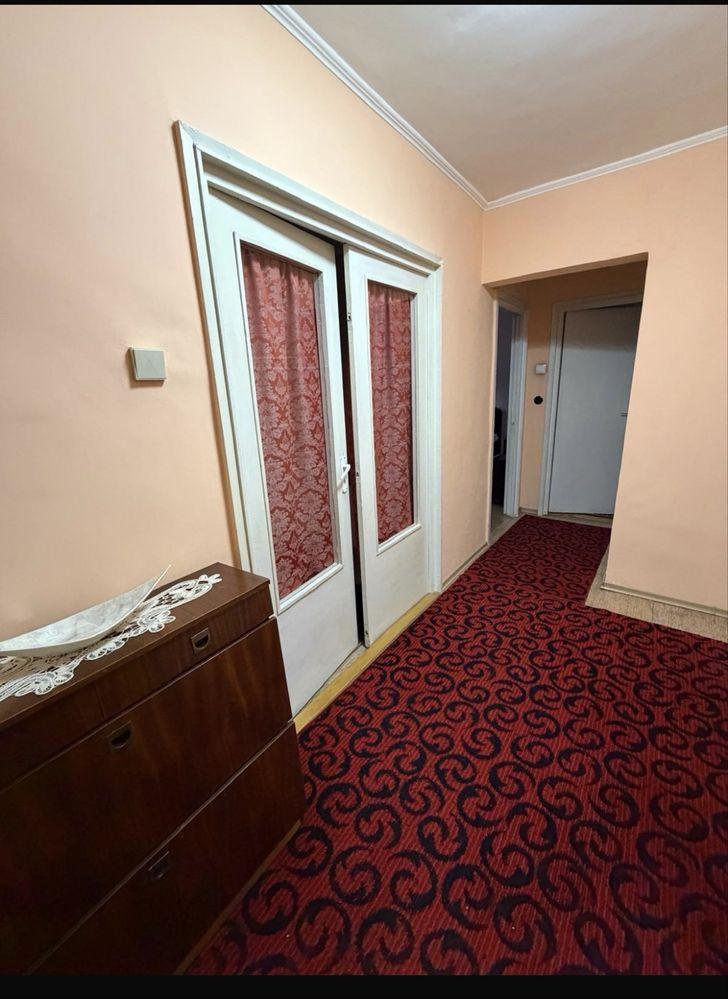 Vand apartament decomandat 3 camere zona rogerius