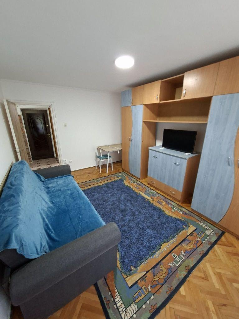 Inchiriez apartament cu 2 dormitoare in Oradea  langa  Bul Dacia pentru 2  elevi-studenti