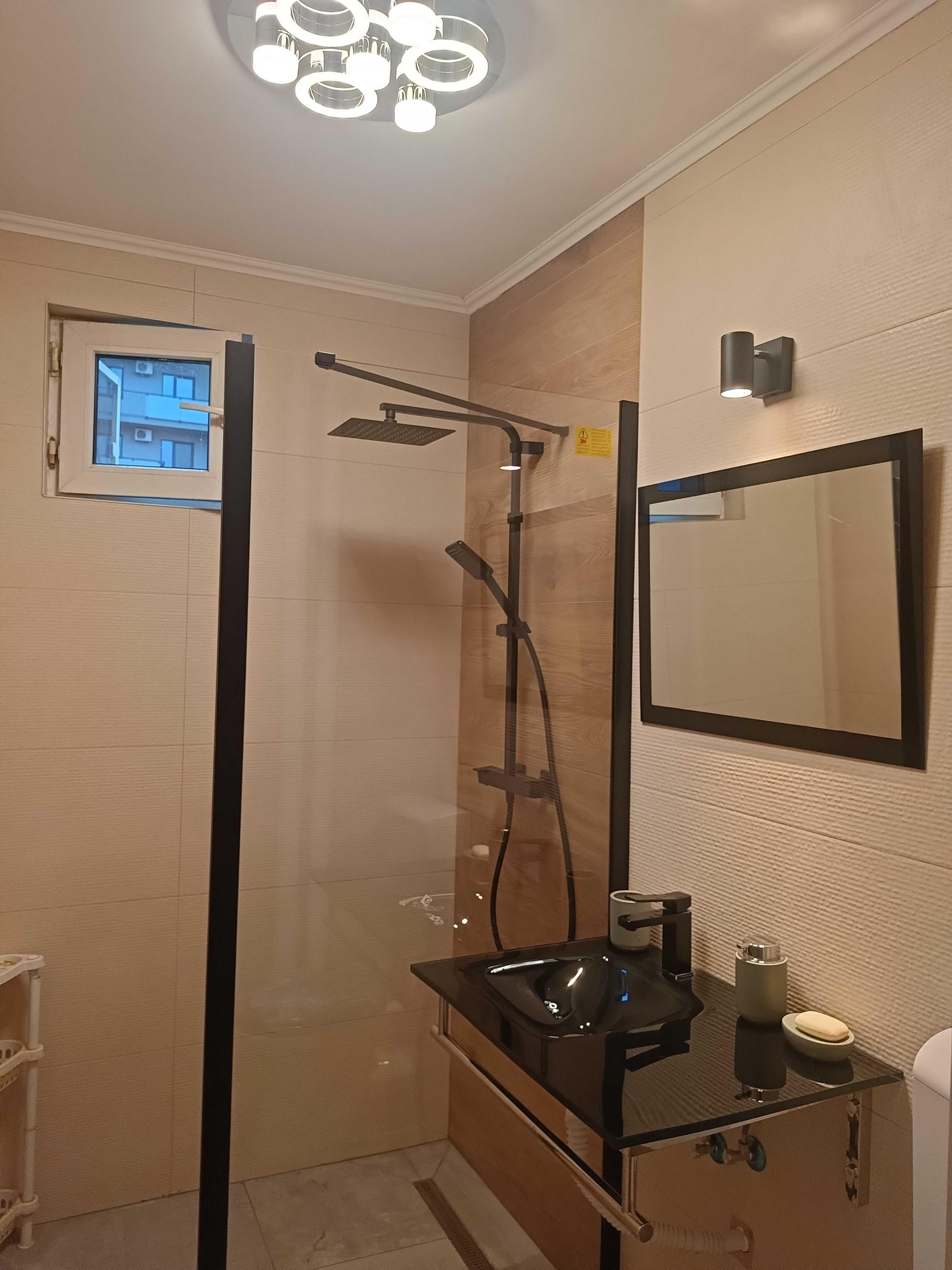 Apartament decomandat 3 camere central de închiriat