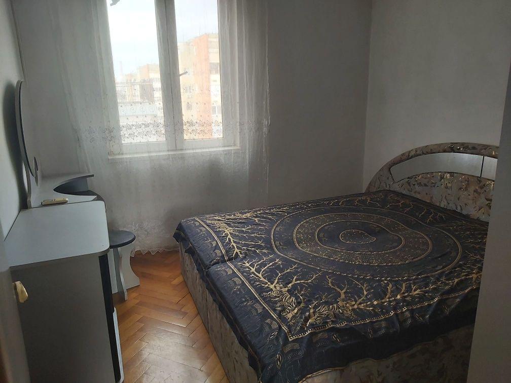 Închiriez ap.trei camere