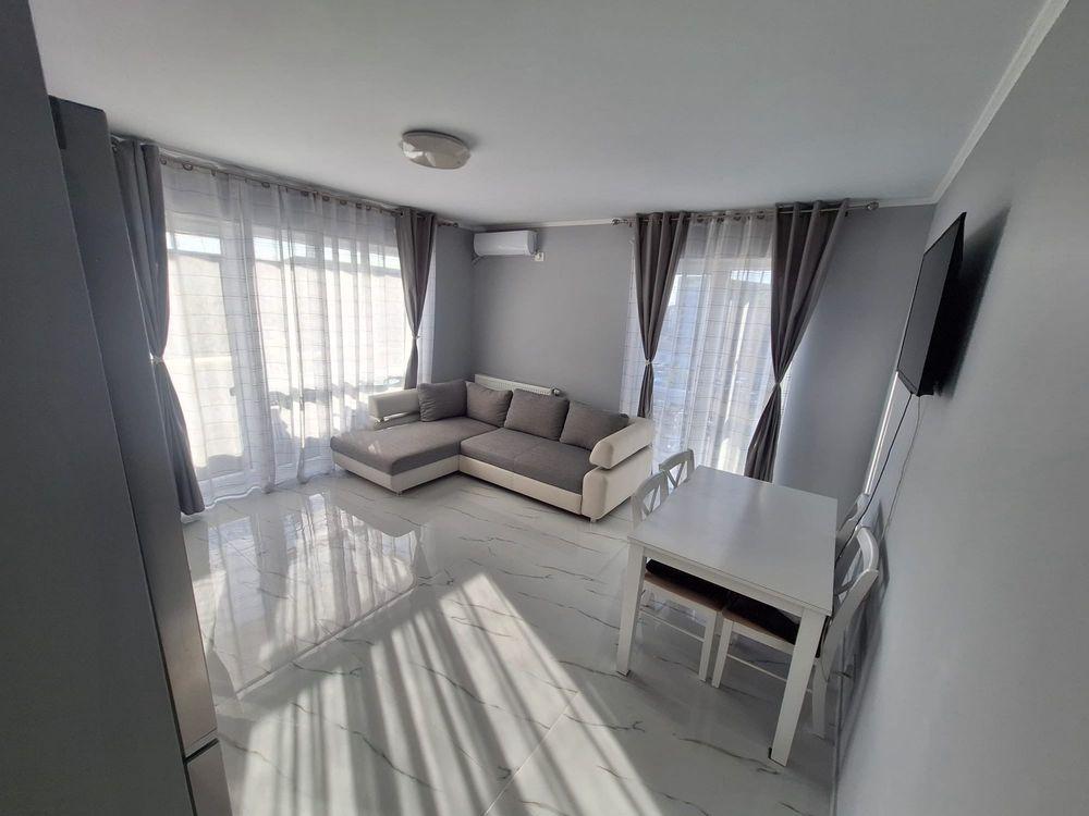 De închiriat :Apartament 3 camere