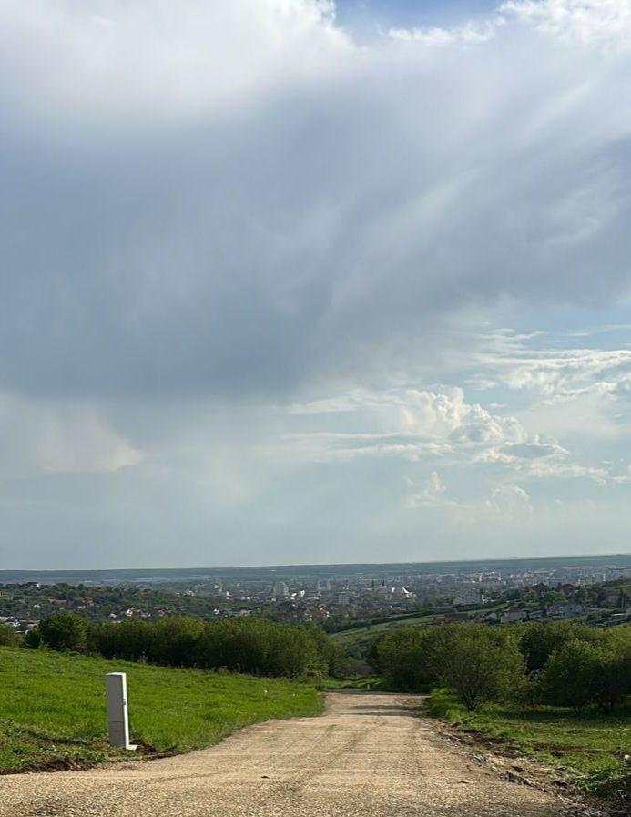 Vând teren intravilan cu panorama superbă spre oraș