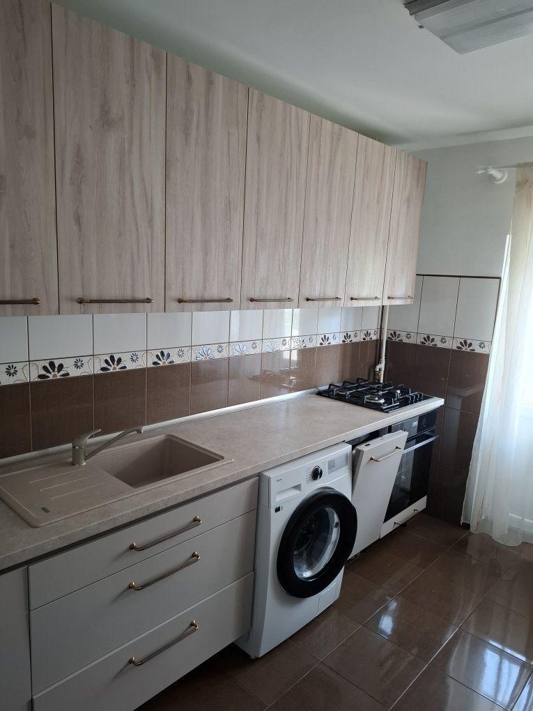 Proprietar - vând apartament 3 camere, suprafață utila 88 mp, str. Marasesti, semimobilat