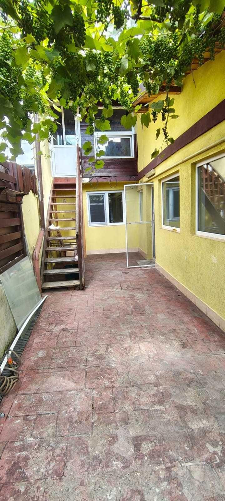 Casa de inchiriat - 5 camere - imagine 1