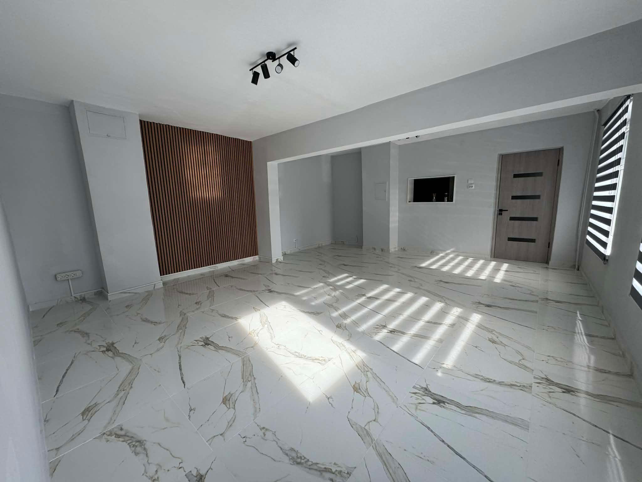 Spatiu comercial de inchiriat Vest - imagine 1