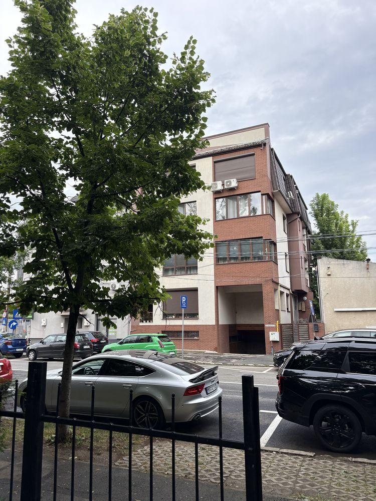 Apartament de vanzare vis a vis de parcul Izbiceni