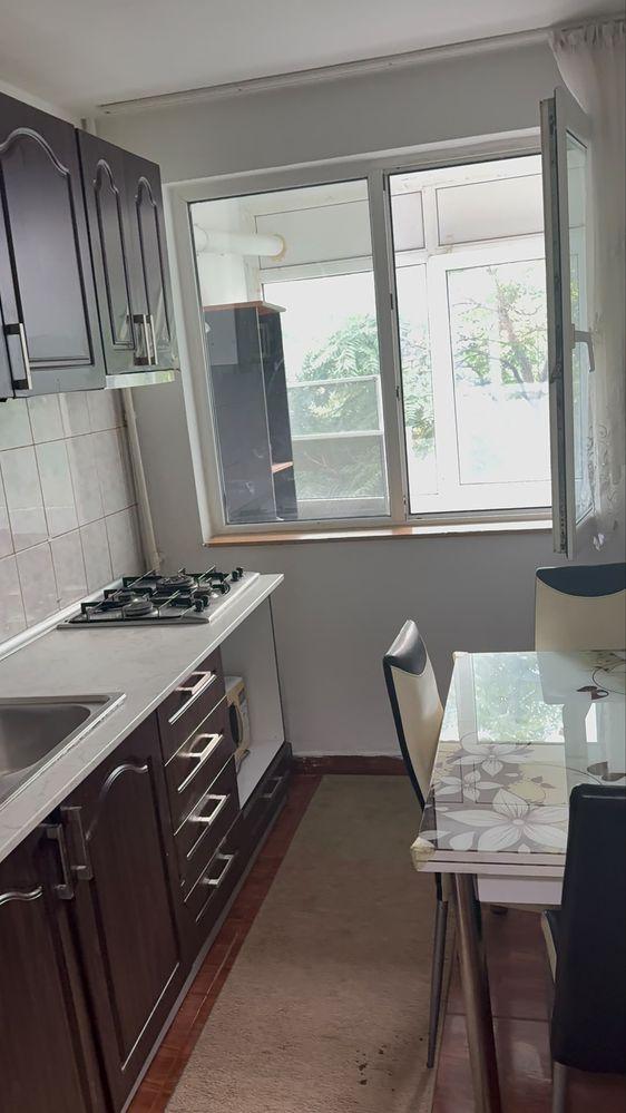 Inchiriez apartament zona Giulesti