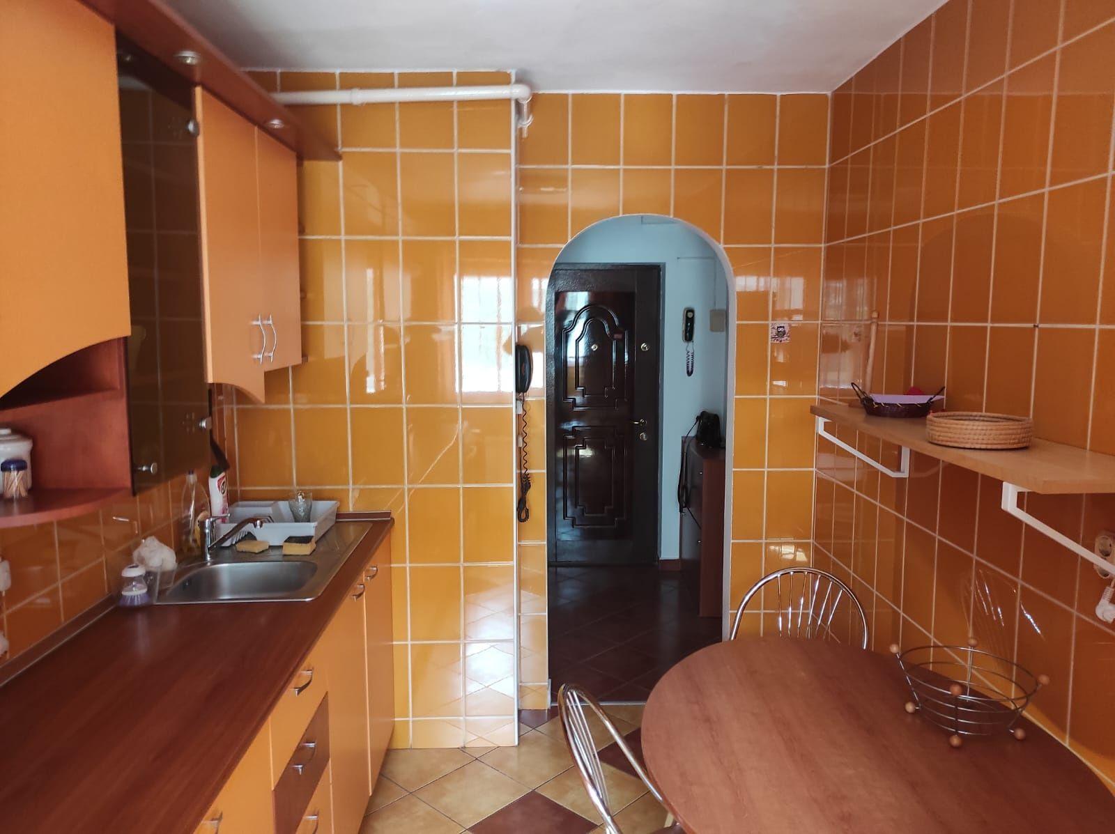Închiriere apartament 3 camere Titan, București