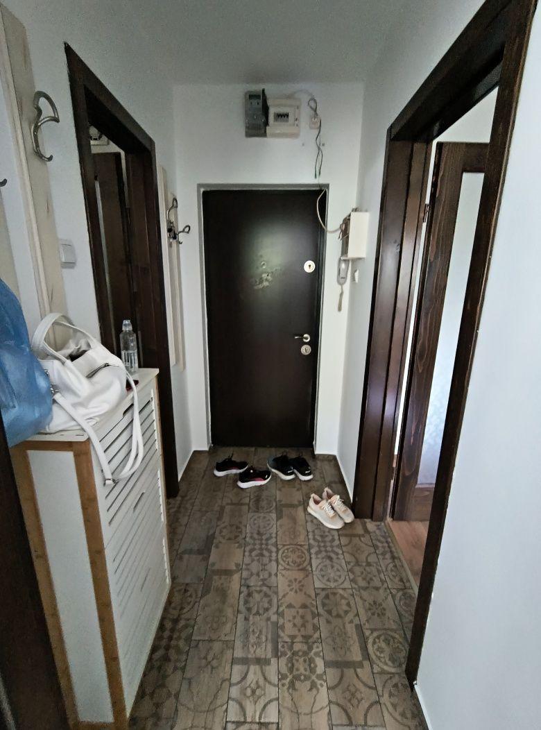 Inchiriez ap 2 camere strada moldovita