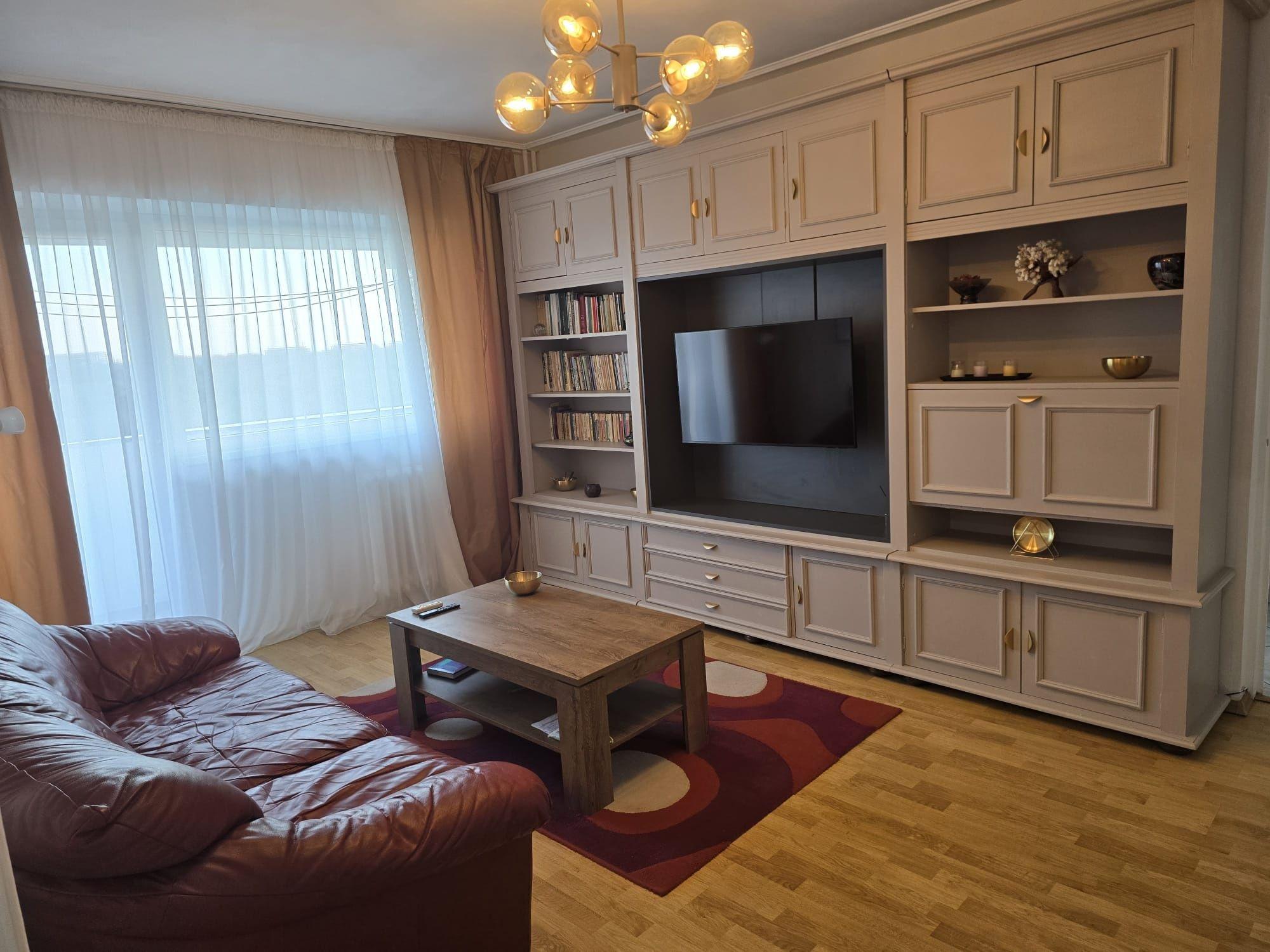 Inchiriez apartament 3 camere mobiliat, utilat , cu vedere la Parcul Tineretului