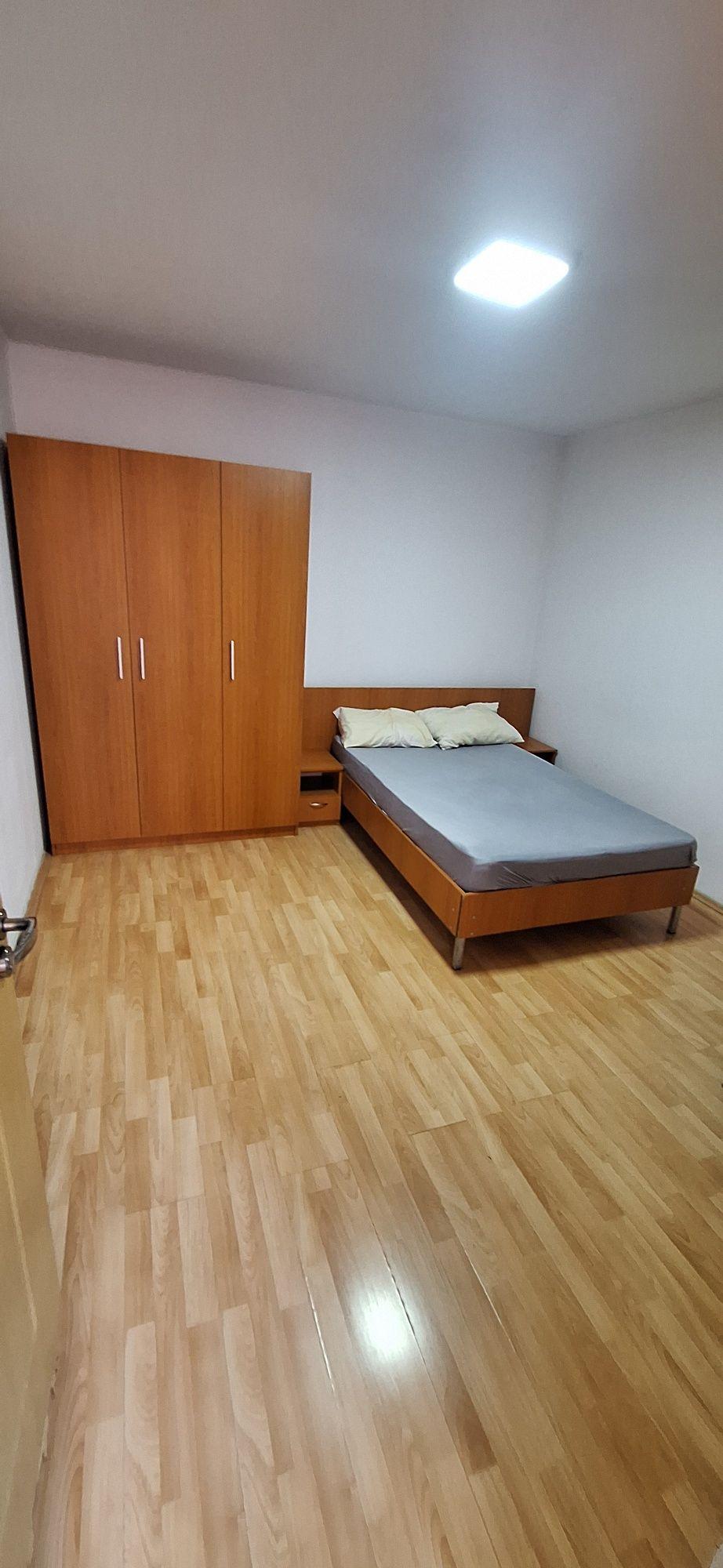 Închiriez Garsonieră în vilă