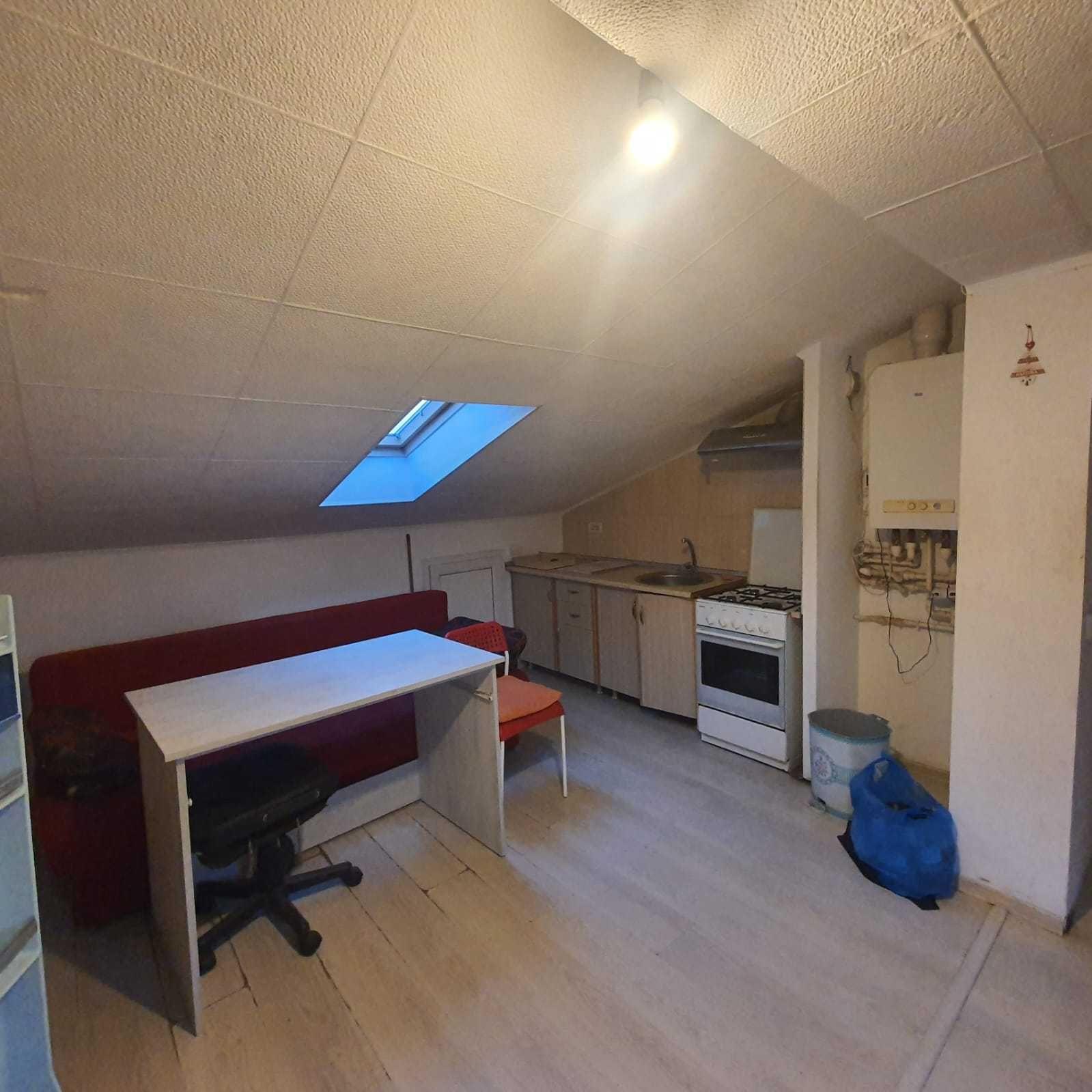 Apartament mansarda 2 camere 1 baie bucatarie