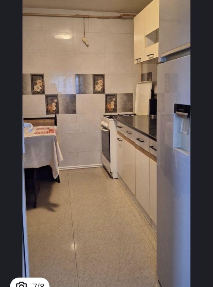 Camere la comun la curte
