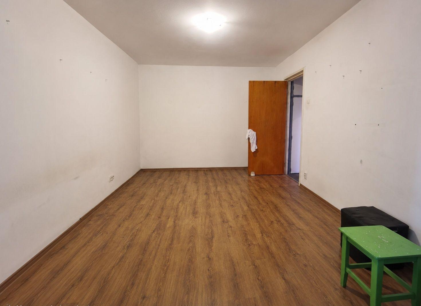 Direct proprietar - 0786 330 009 WhatsApp -
Vanzare - Apartament 2 camere Lujerului – locație excelentă, ideal locuit sau investiție
