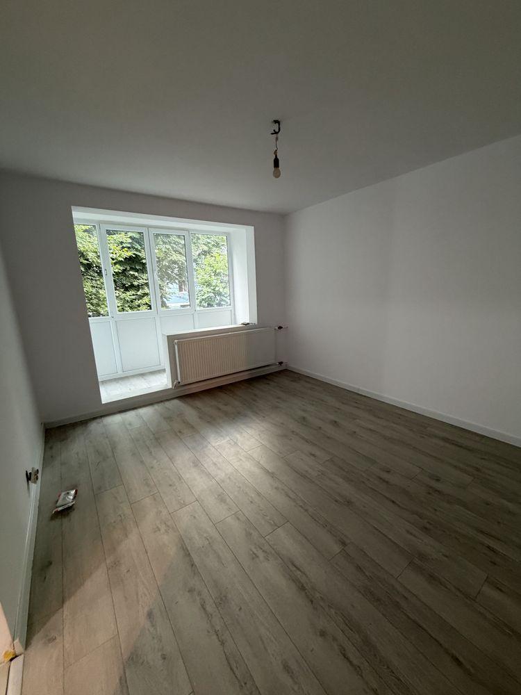 Apartament decomandat 3 camere .  Apartamentul are centrala de bloc ( centrala pe scara ) - imagine 1