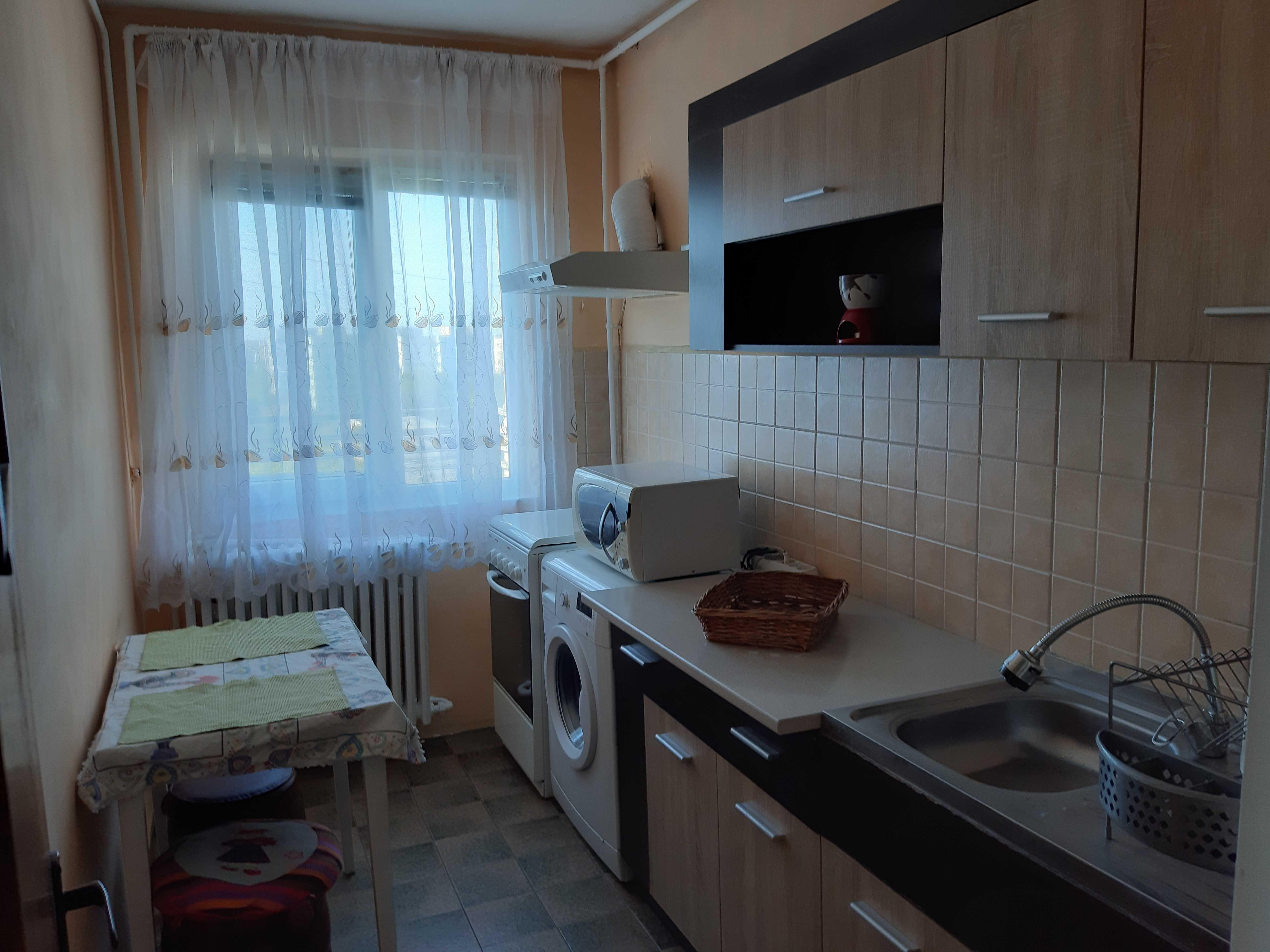Vand apartament cu 3 camere, etaj 10 - ideal pentru investitie sau locuinta - imagine 1