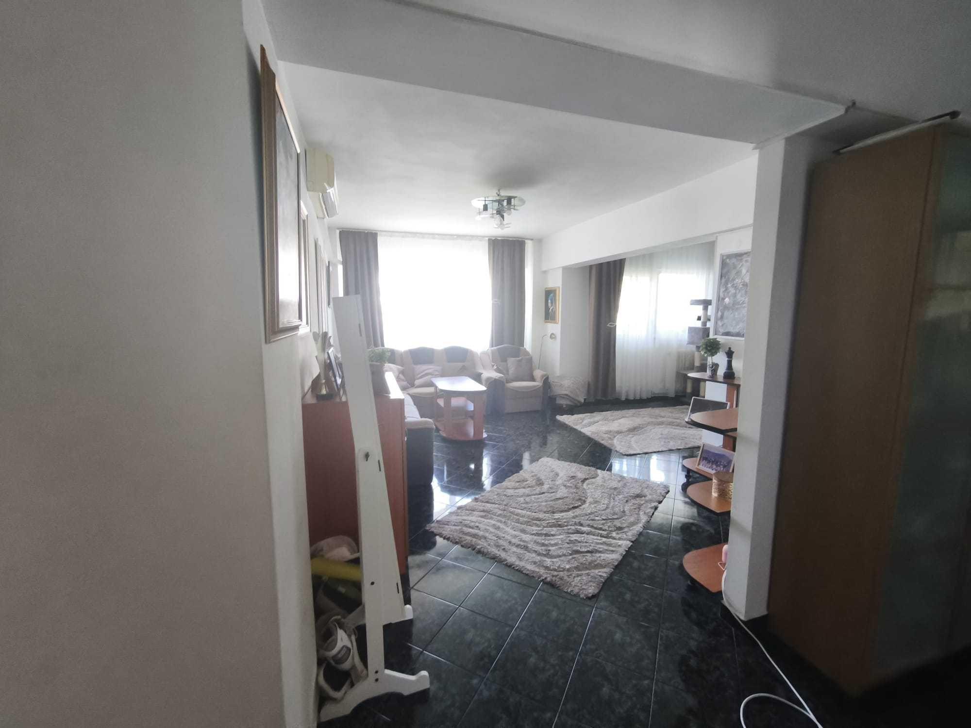 Vand apartament 4 camere , decomandat, mobilat si utilat, la autogara Militari et. 8/10 - imagine 1