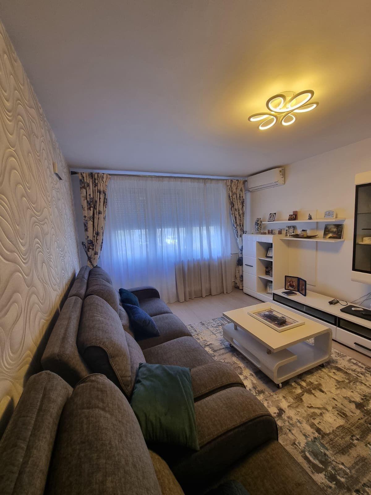 Se închiriază apartament 3 camere
