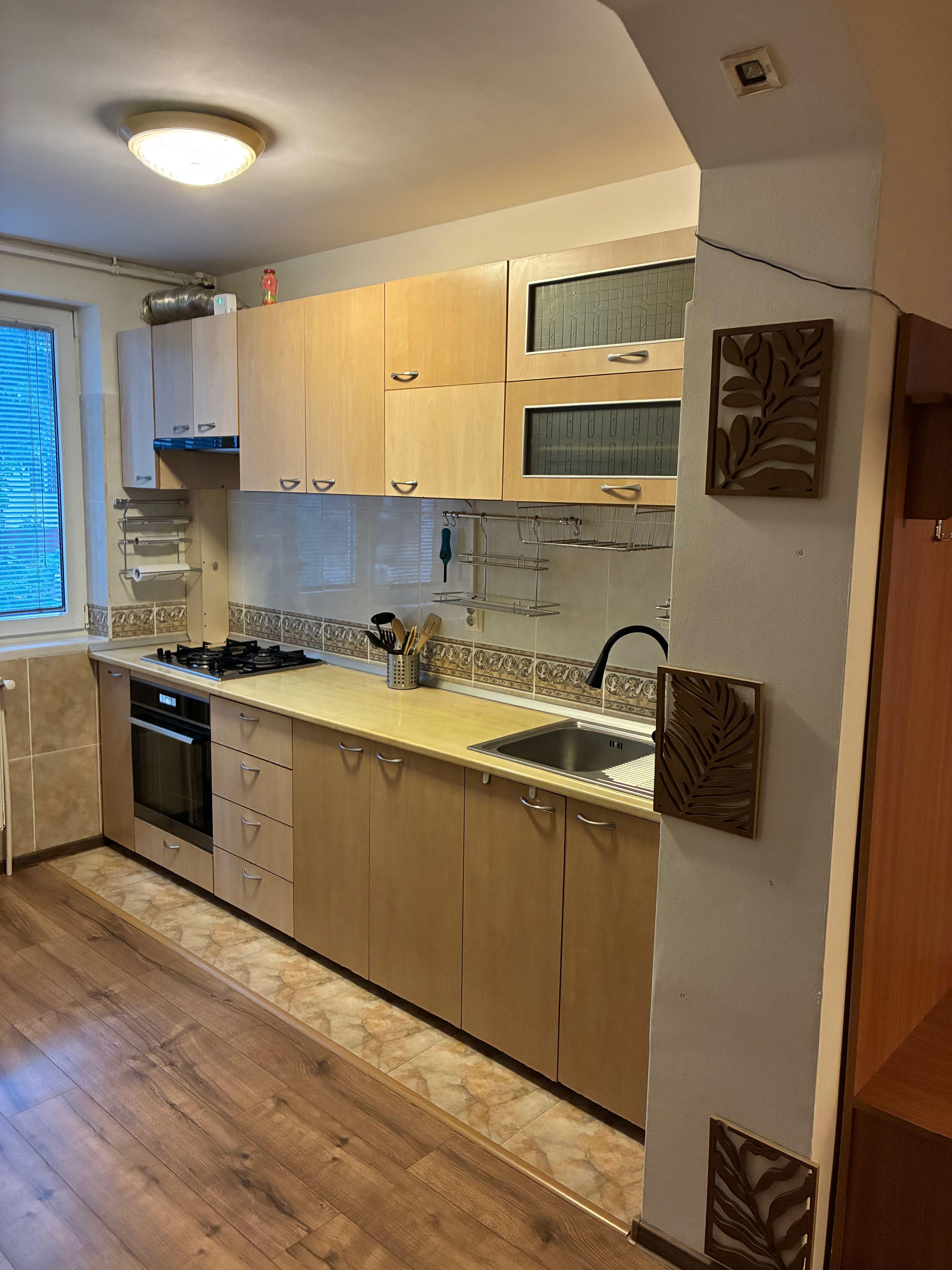 Apartament de închiriat 3 camere - imagine 1