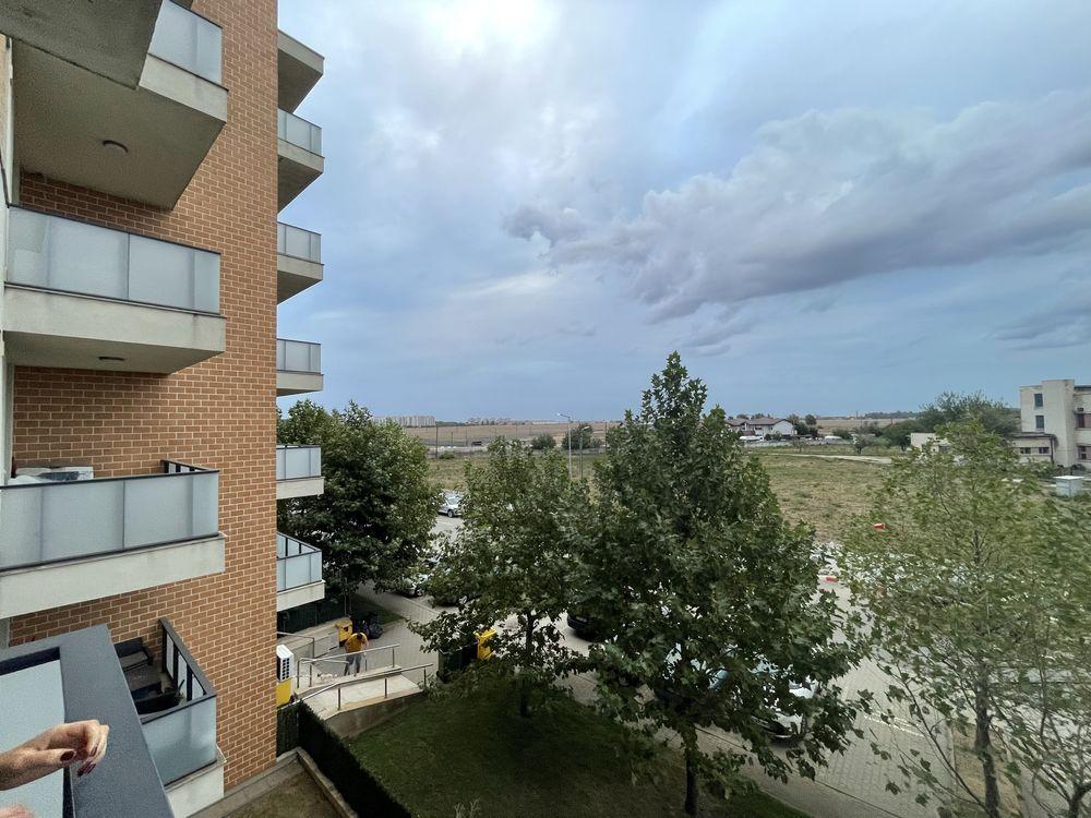 Direct proprietar: Vand apartament 2 camere cu loc de parcare - imagine 1