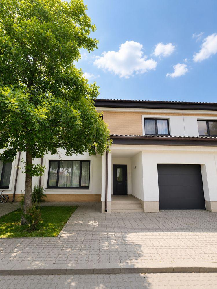 Vilă de închiriat Oxford Gardens | 3 dormitoare | Garaj | Curte - imagine 1