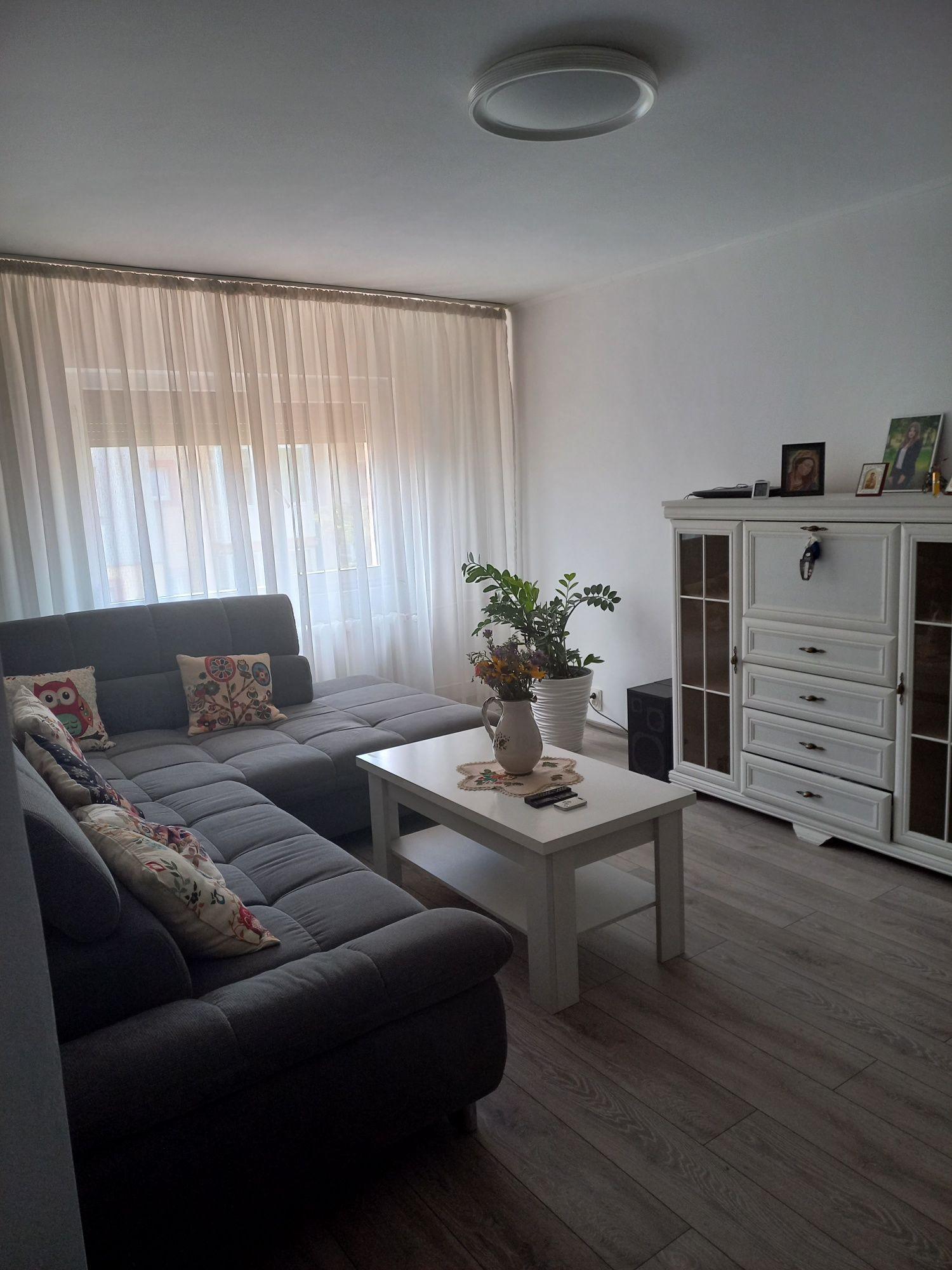 Apartament 3 camere confort 1 decomandat