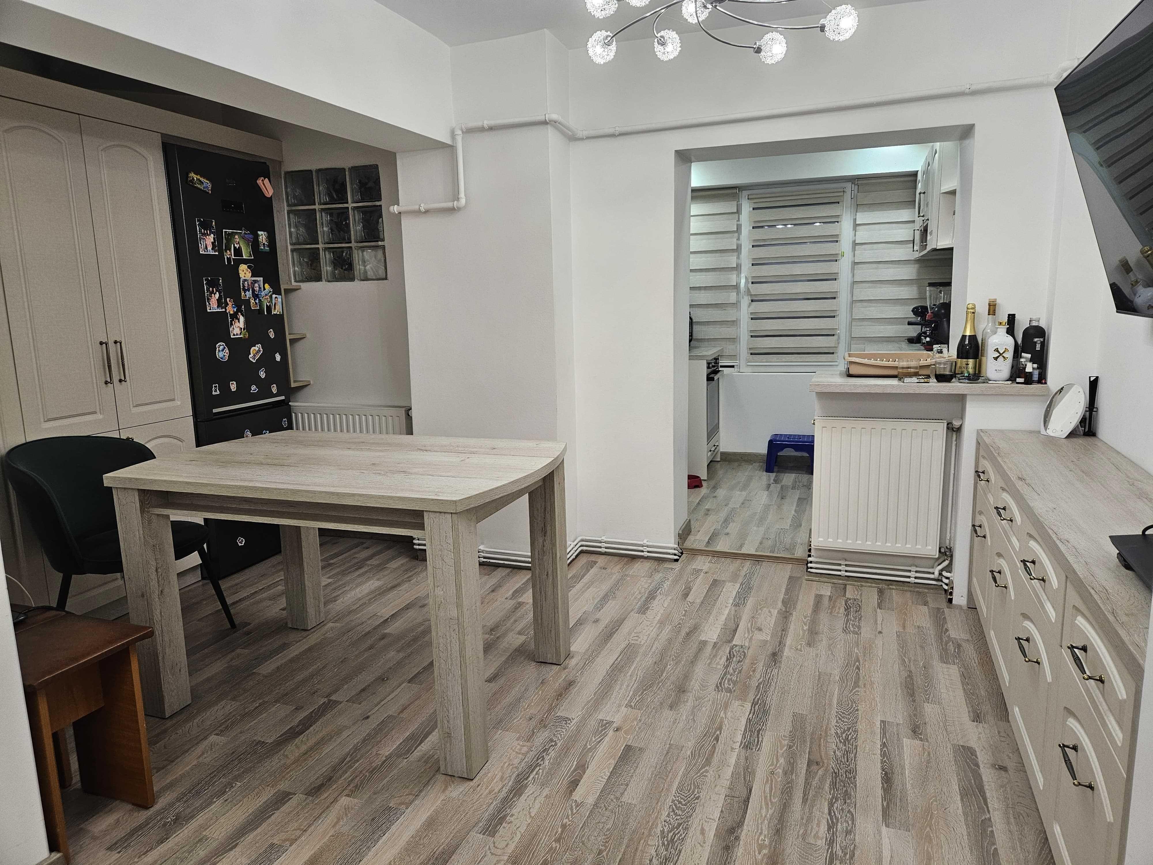 Apartament cu doua camere transfomat in 3 Ultracentral  / Casa Cartii