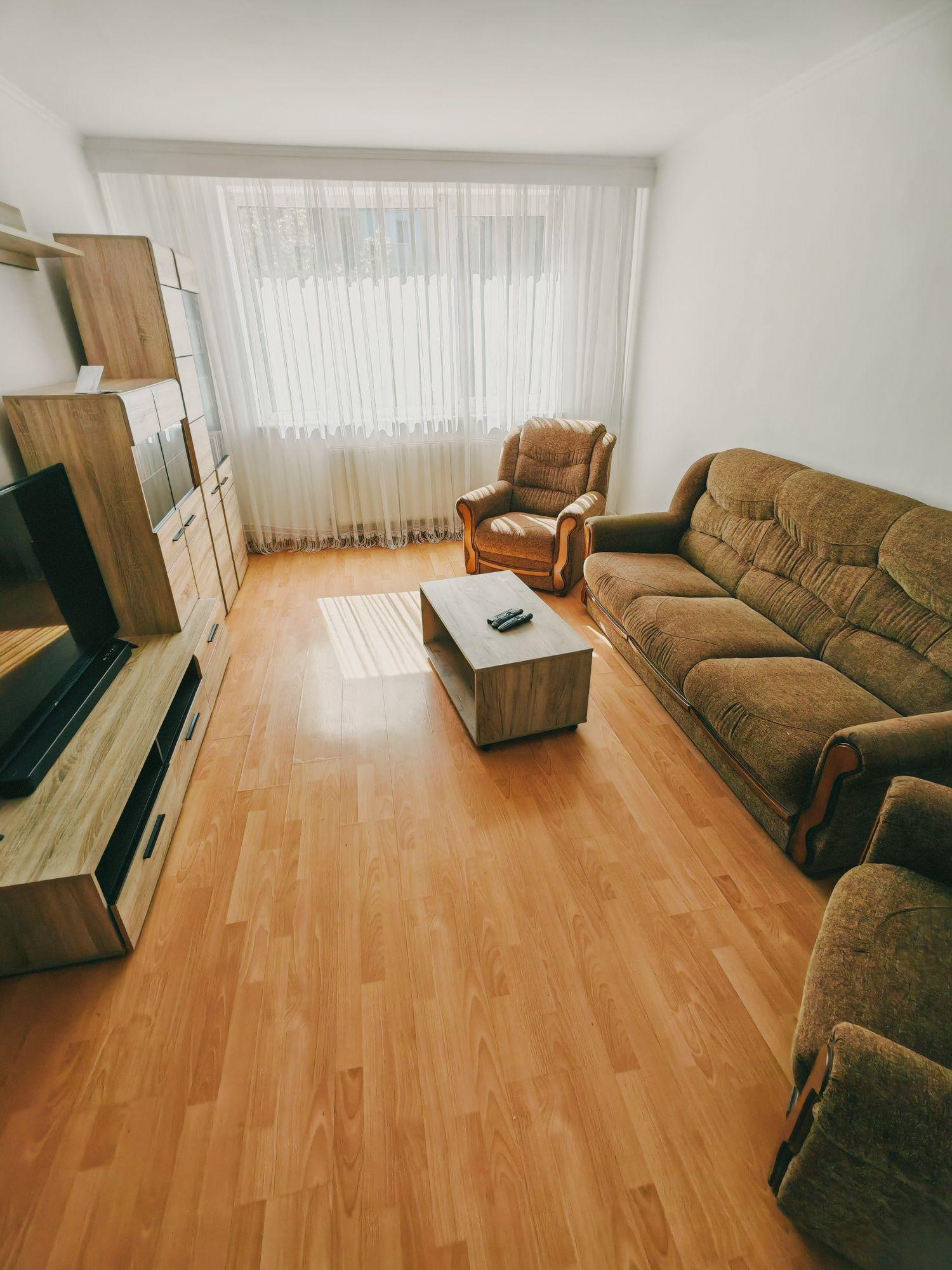 Închiriez apartament  3 camere Trivale Complex 1