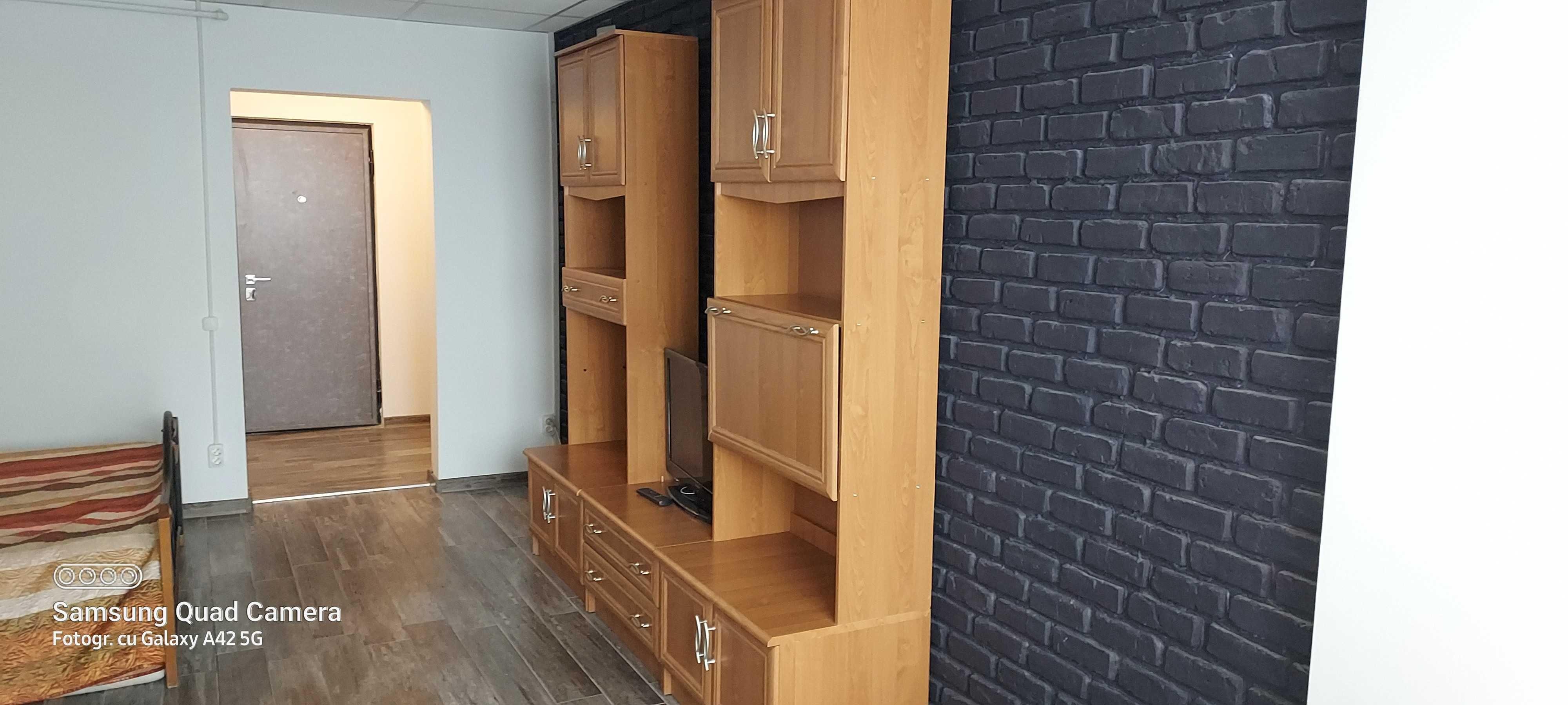Închiriez garsonieră modificată, 32mp utili, pe strada Independentei