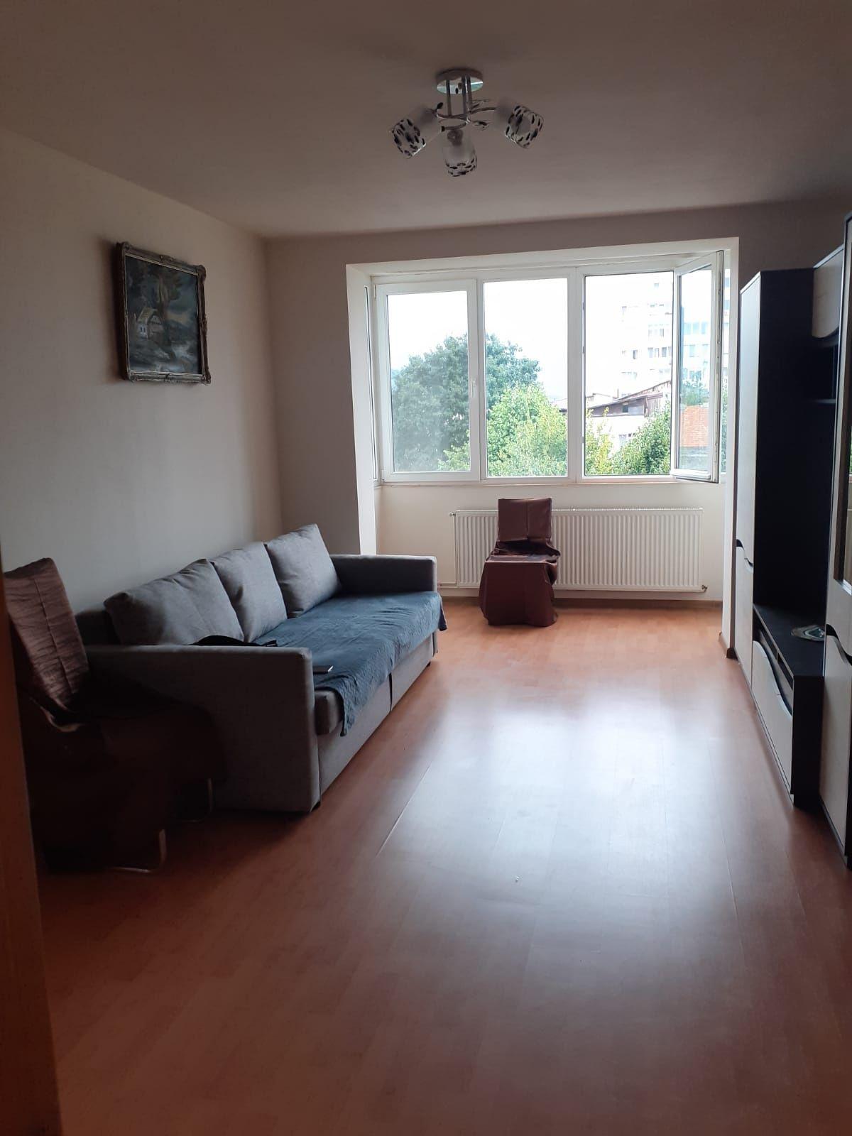 Închiriez apartament