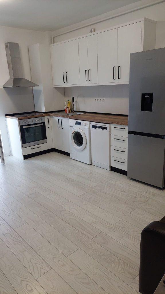 Închiriez apartament cu 2 camere str Daliei
