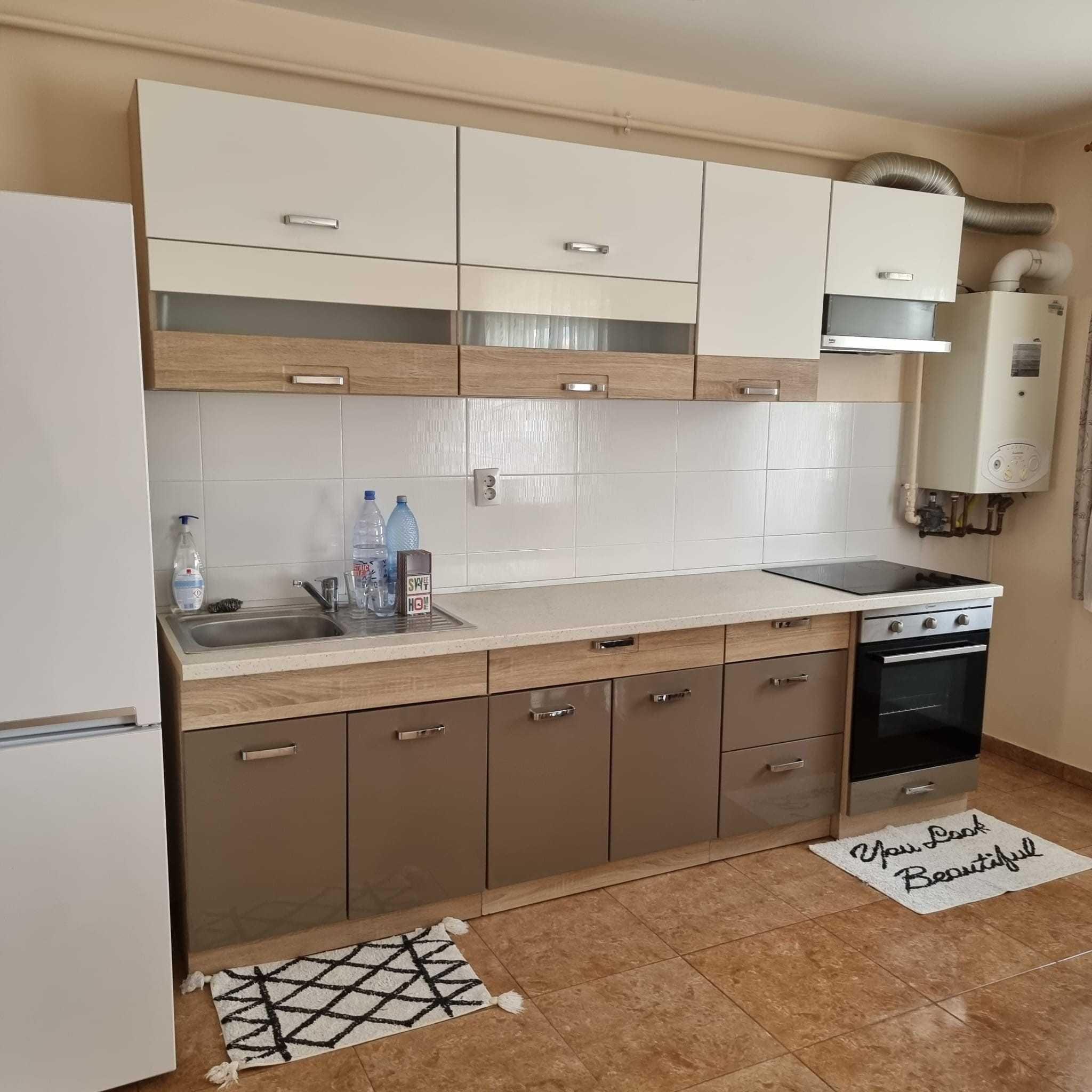 Închiriez apartament 3 camere
