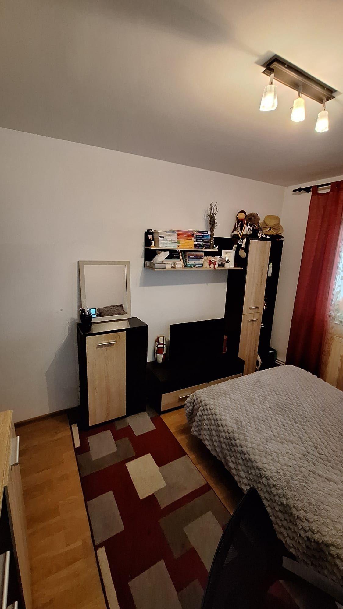 Închiriez camera apartament_Iasi