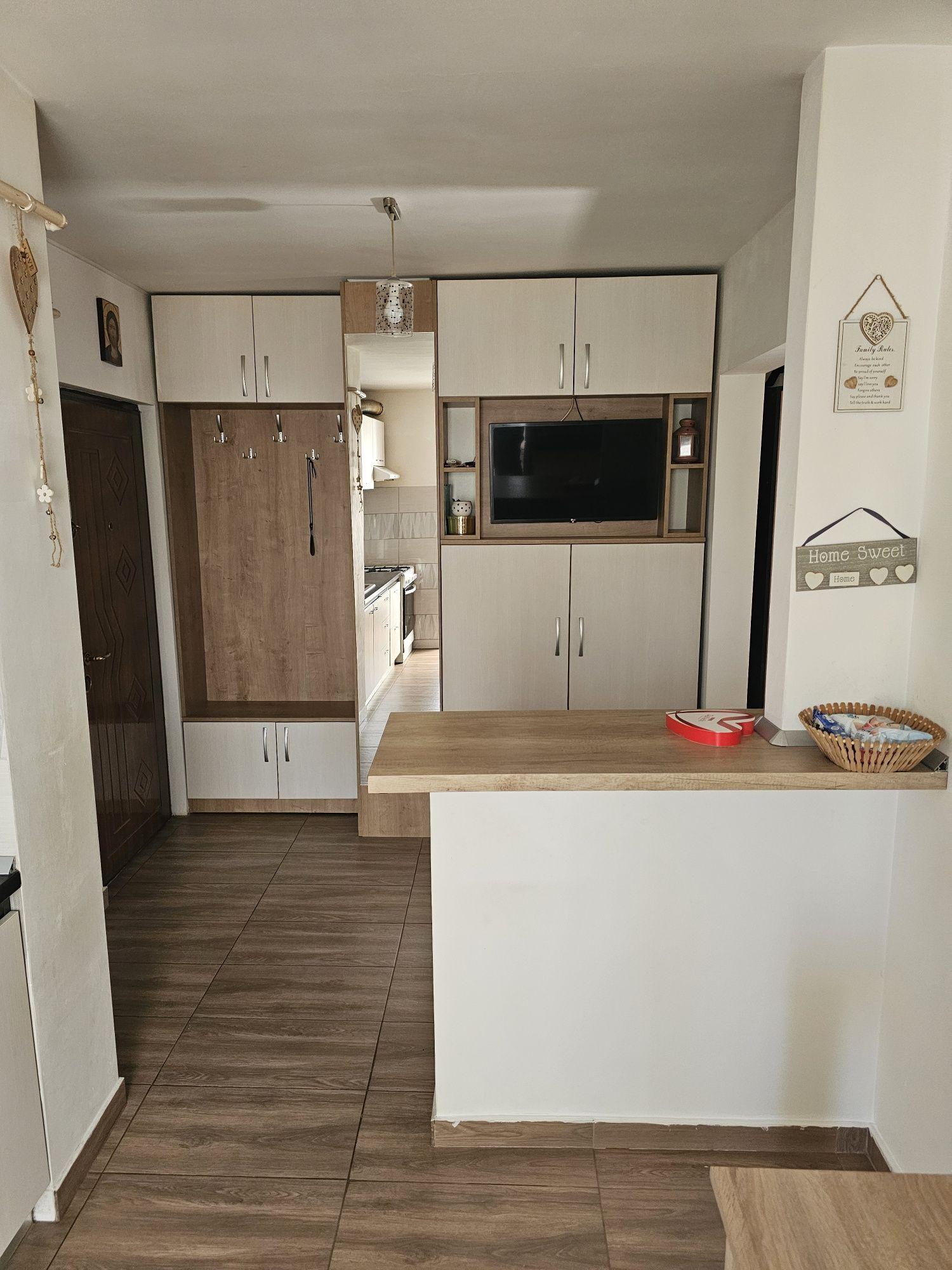 Apartament 3 camere decomandat de închiriat zona centrala Palas - imagine 1