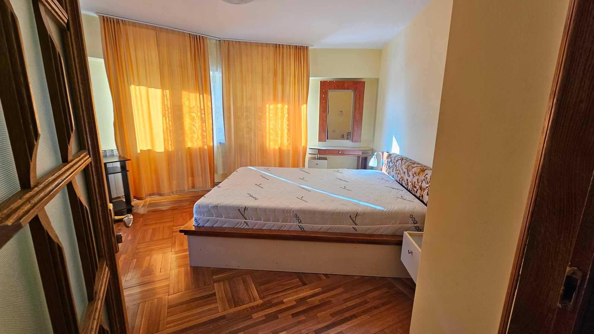 Apartament 3 camere , CENTRAL - INDEPENDENTEI UMF