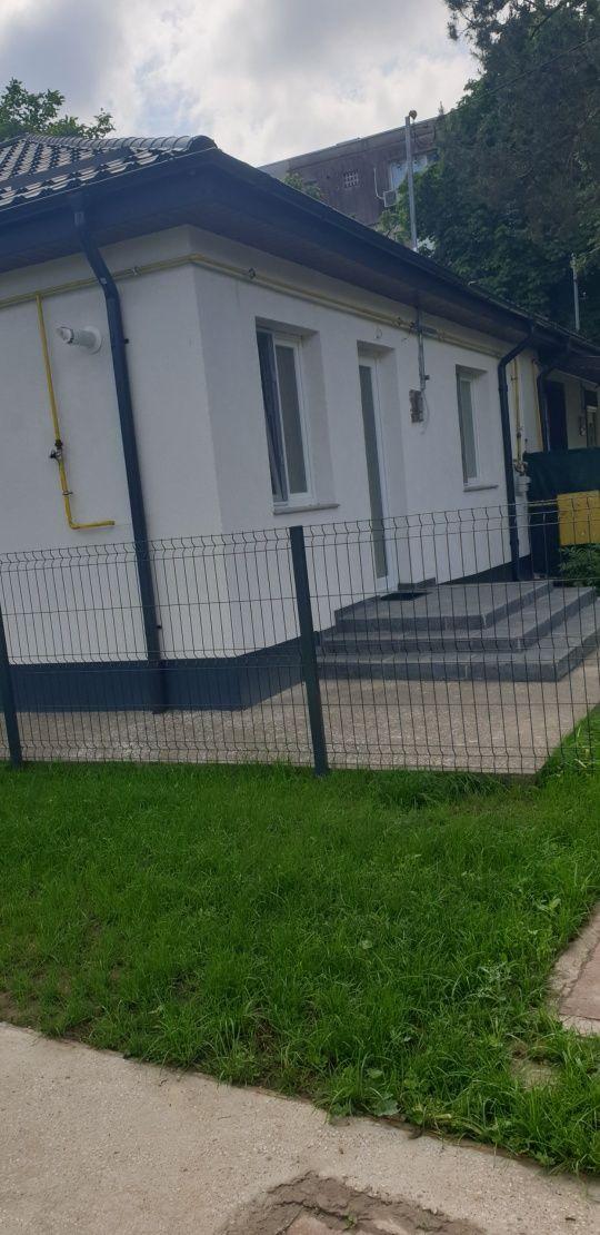 Vand casă mobilată, renovată, zonă aproape de centru - imagine 1