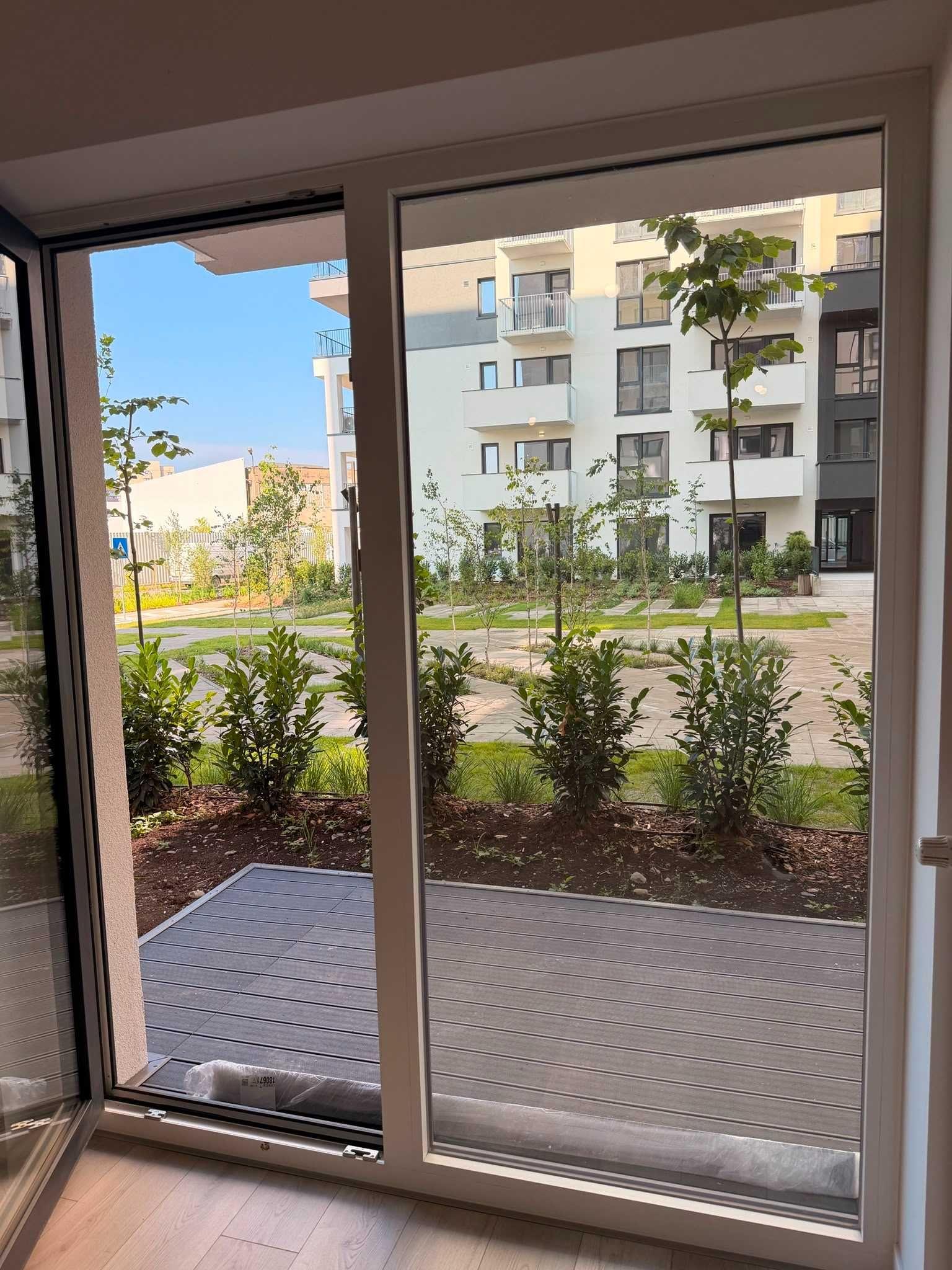 Spatiu Comercial / Birou 50mp + Gradina & Parcare – Silk District (Parter)