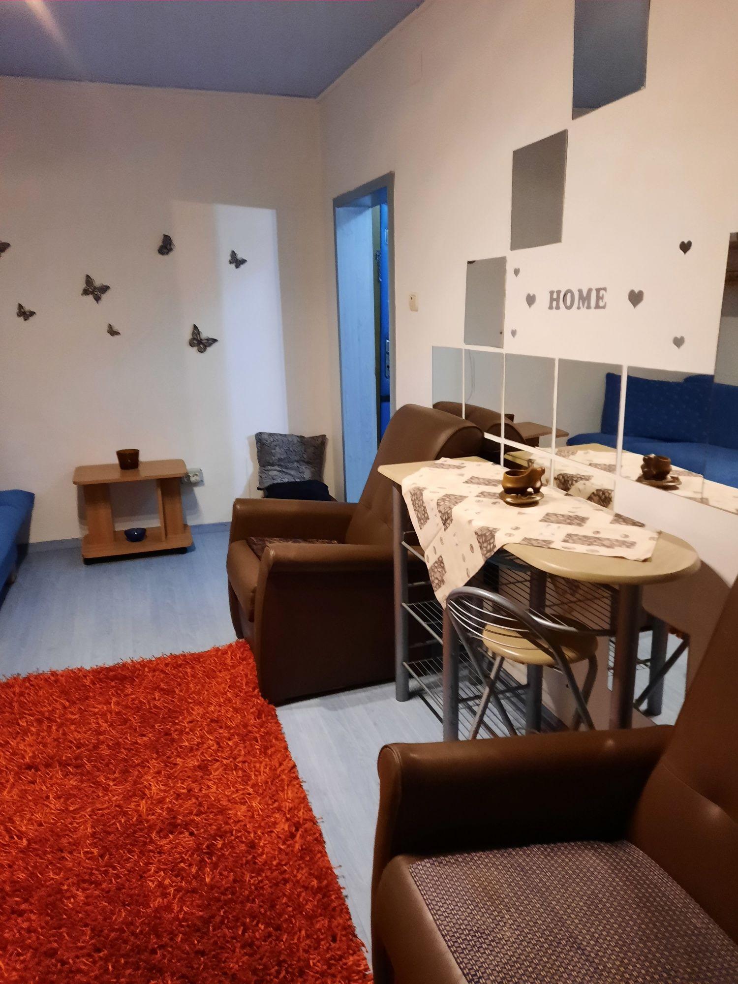 Închiriez garsonieră  cf 1, central, str Praporgescu etaj 1, mobilat și utilat. Preț 200EUR - imagine 1