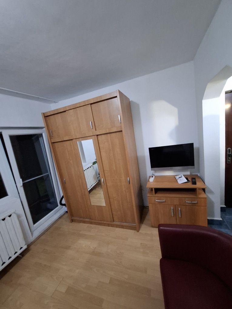 Inchiriez garsoniera cf1,mobilata si utilata,Alfa,Arad,200€+garantie - imagine 1