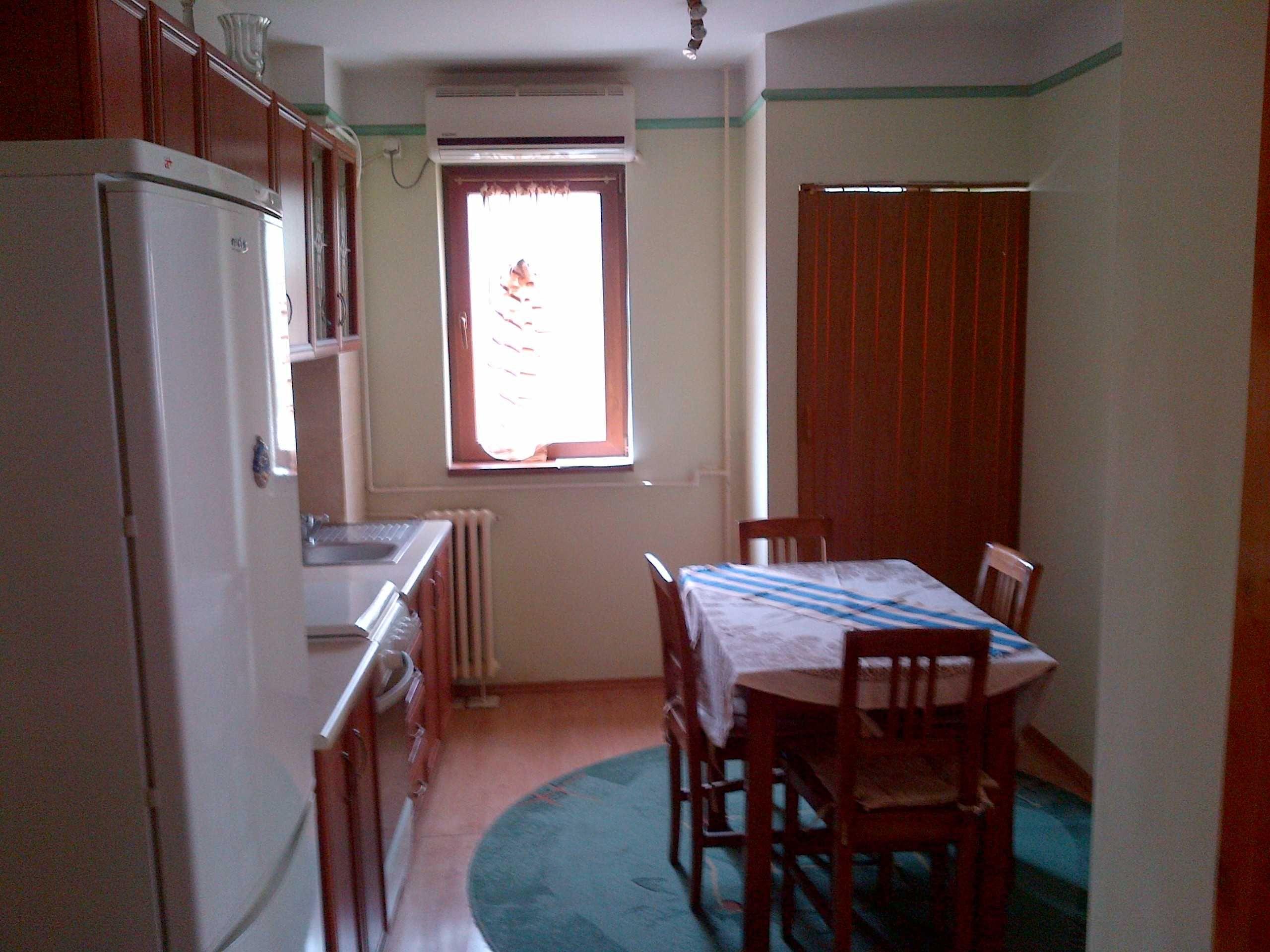Închiriez apartament decomandat central 2 camere