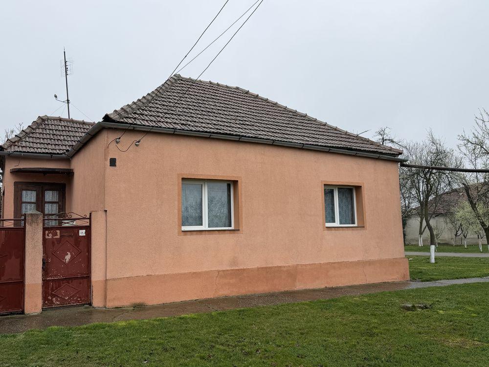 Casă cu anexe de vanzare in Com Frumuseni