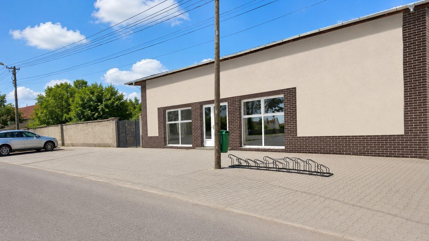 De inchiriat – spațiu comercial 400 mp + teren 800 mp + pod/mansarda - imagine 1